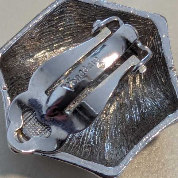 Vintage Vendome Silver Tone Clip On Shell Earrings - Picture 2 of 4